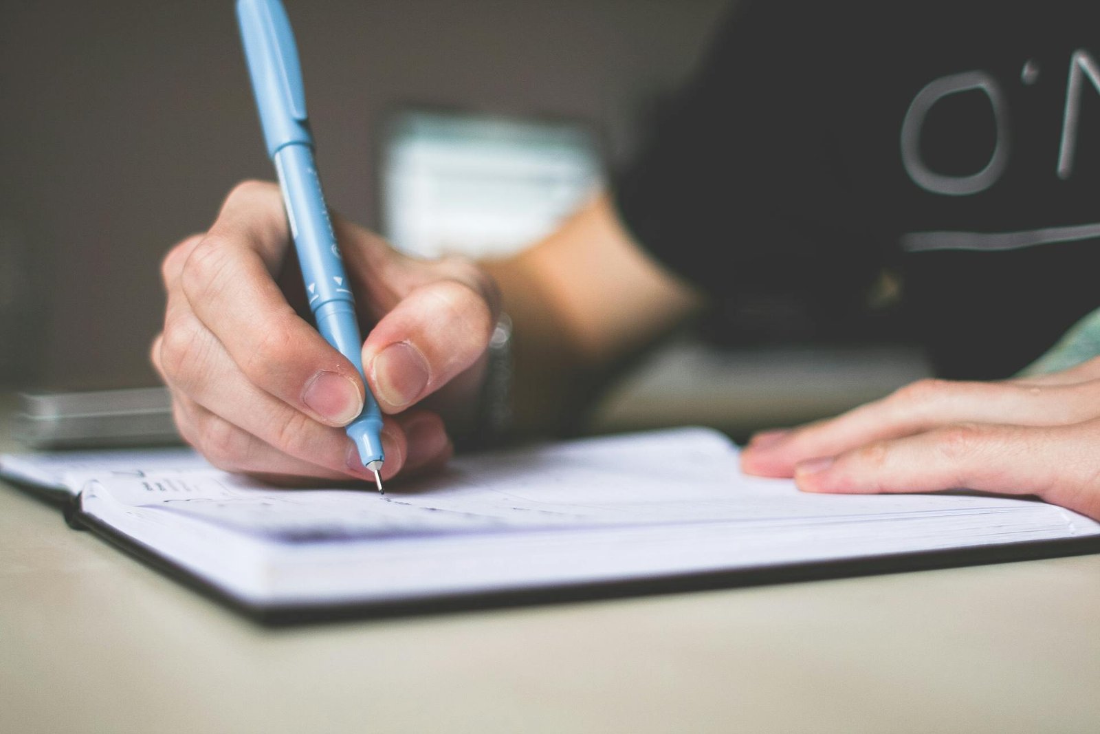 What Do You Write in a Manifestation Journal?