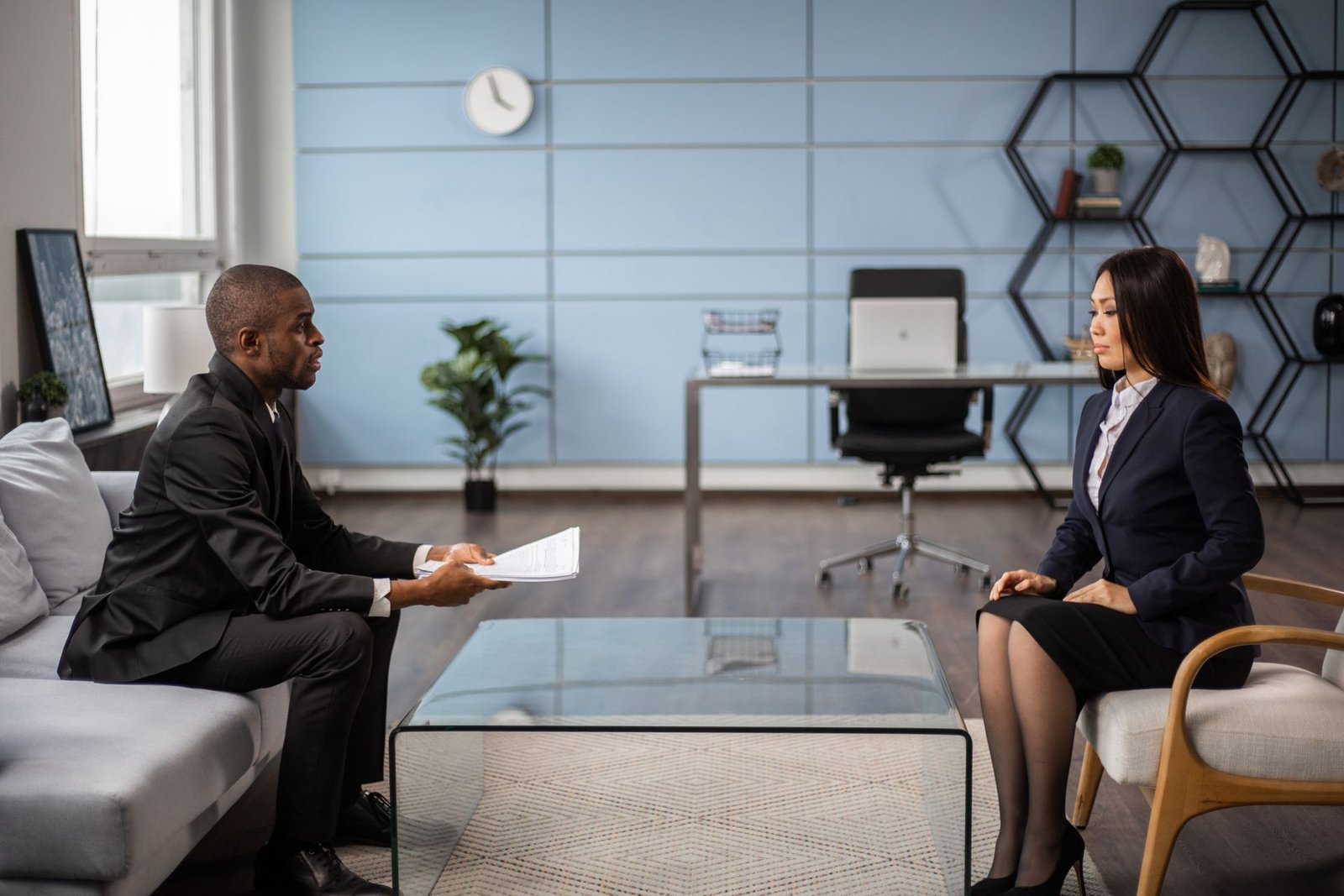 Internal Recruiter vs Agency Recruiter: Who Should You Trust?